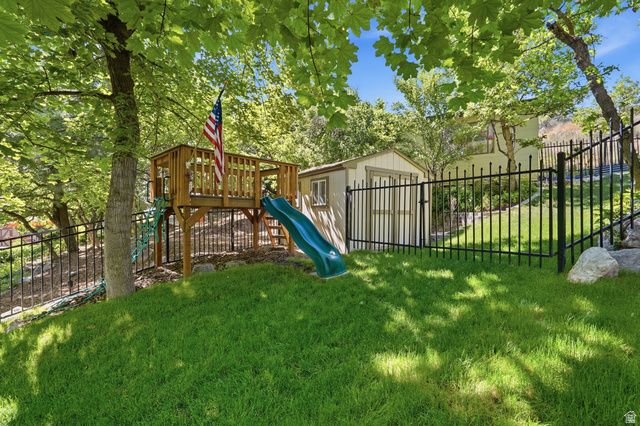 581 E HODS HOLLOW DR, Kaysville, UT 84037