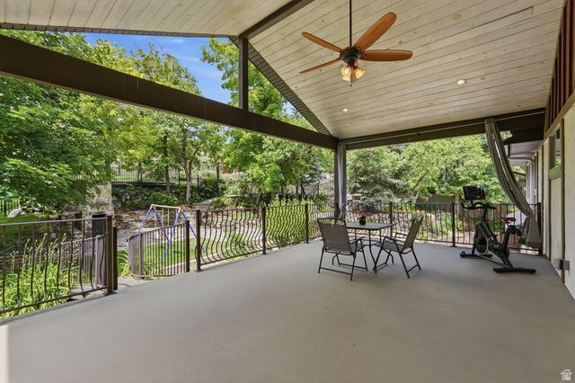 581 E HODS HOLLOW DR, Kaysville, UT 84037