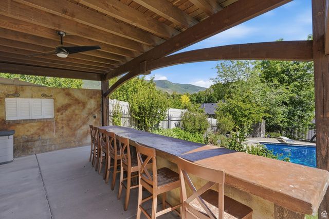 581 E HODS HOLLOW DR, Kaysville, UT 84037