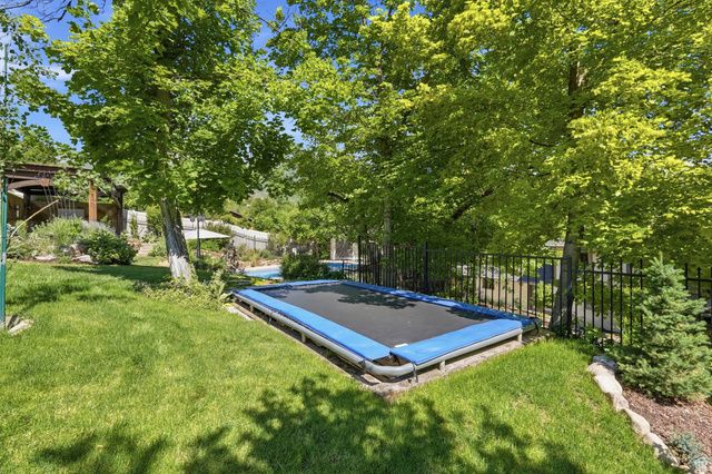 581 E HODS HOLLOW DR, Kaysville, UT 84037
