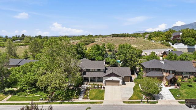 581 E HODS HOLLOW DR, Kaysville, UT 84037