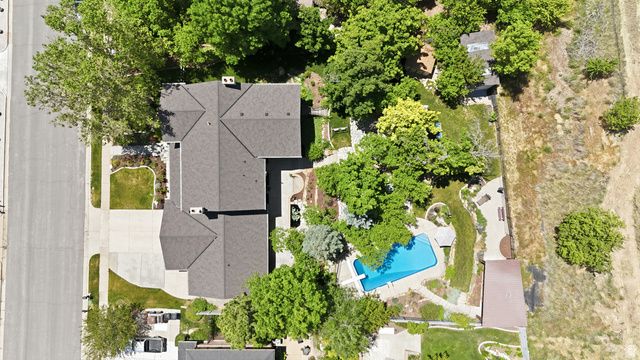 581 E HODS HOLLOW DR, Kaysville, UT 84037