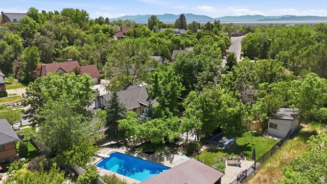 581 E HODS HOLLOW DR, Kaysville, UT 84037