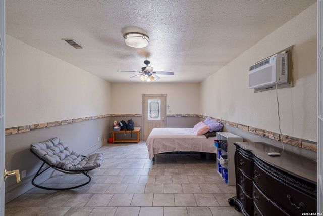 9743 GREEN PLAIN DR, San Antonio, TX 78245