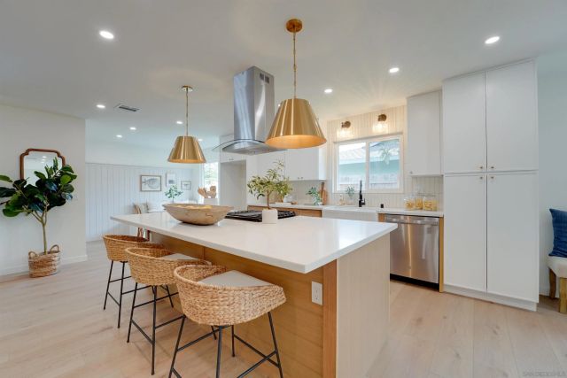 2927 Governor Dr, San Diego, CA 92122