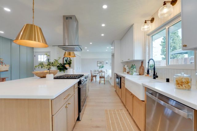 2927 Governor Dr, San Diego, CA 92122