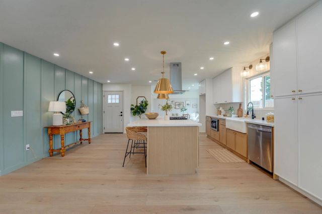 2927 Governor Dr, San Diego, CA 92122