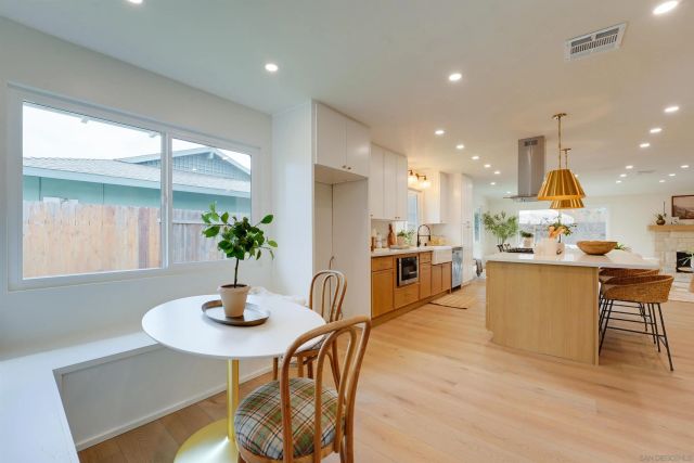 2927 Governor Dr, San Diego, CA 92122