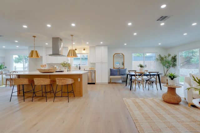 2927 Governor Dr, San Diego, CA 92122