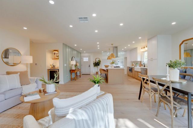 2927 Governor Dr, San Diego, CA 92122