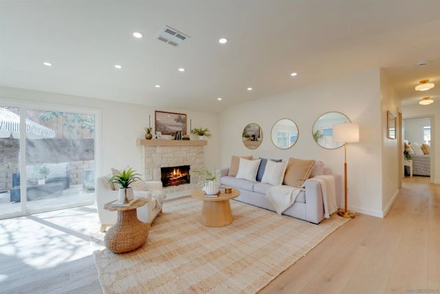 2927 Governor Dr, San Diego, CA 92122