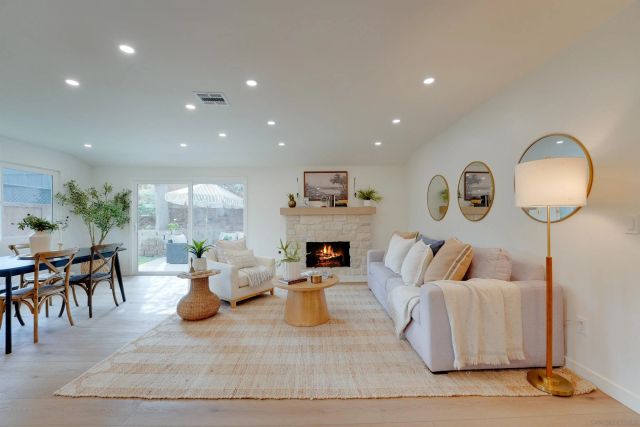 2927 Governor Dr, San Diego, CA 92122