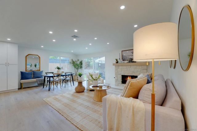 2927 Governor Dr, San Diego, CA 92122