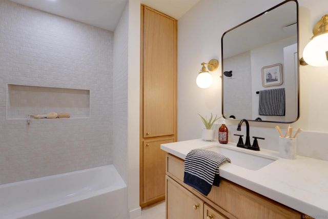 2927 Governor Dr, San Diego, CA 92122