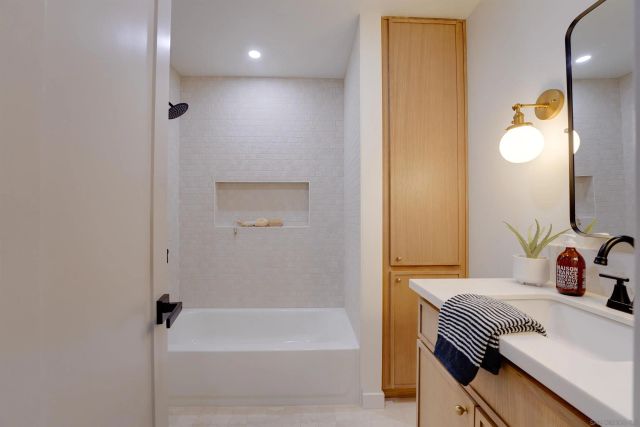 2927 Governor Dr, San Diego, CA 92122