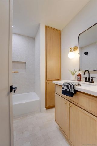 2927 Governor Dr, San Diego, CA 92122