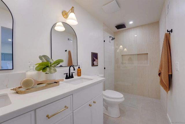 2927 Governor Dr, San Diego, CA 92122