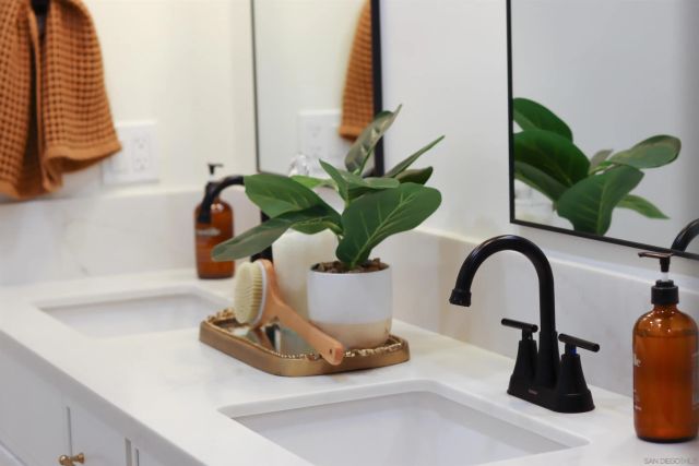 2927 Governor Dr, San Diego, CA 92122