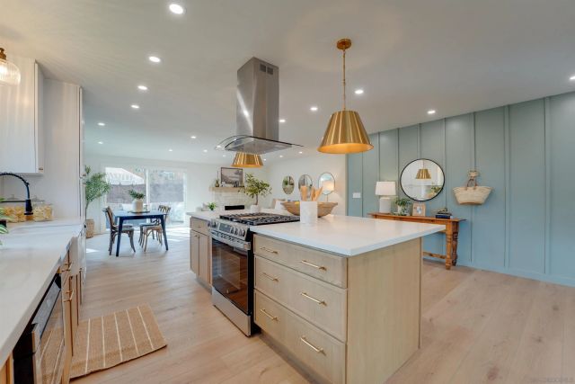 2927 Governor Dr, San Diego, CA 92122