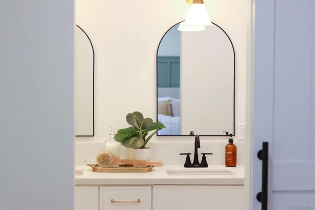 2927 Governor Dr, San Diego, CA 92122