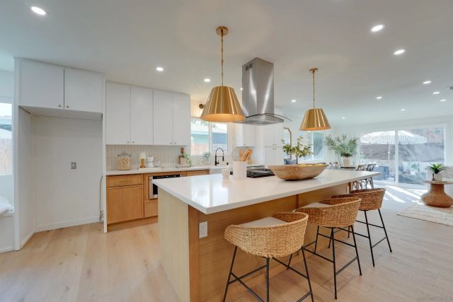 2927 Governor Dr, San Diego, CA 92122