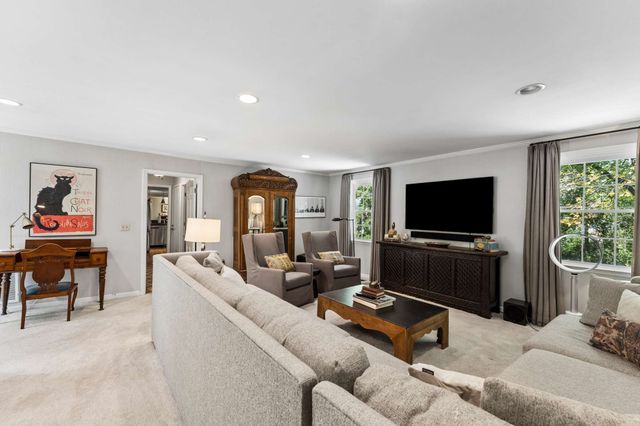 806 Willowdale Ct, Nashville, TN 37220
