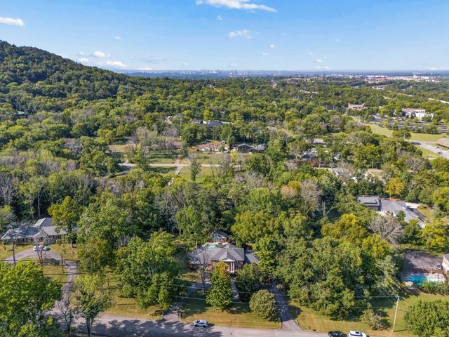 806 Willowdale Ct, Nashville, TN 37220