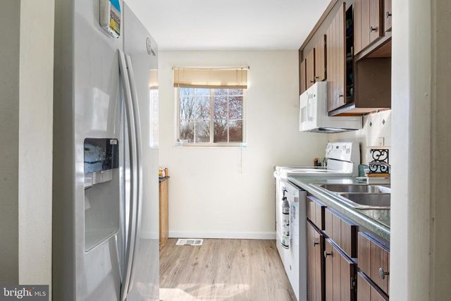 6439 LANCASTER DR, Warrenton, VA 20187
