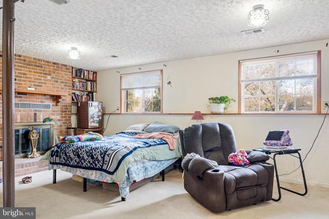 6439 LANCASTER DR, Warrenton, VA 20187
