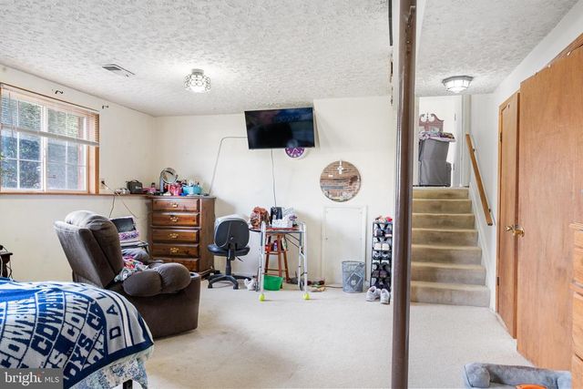 6439 LANCASTER DR, Warrenton, VA 20187