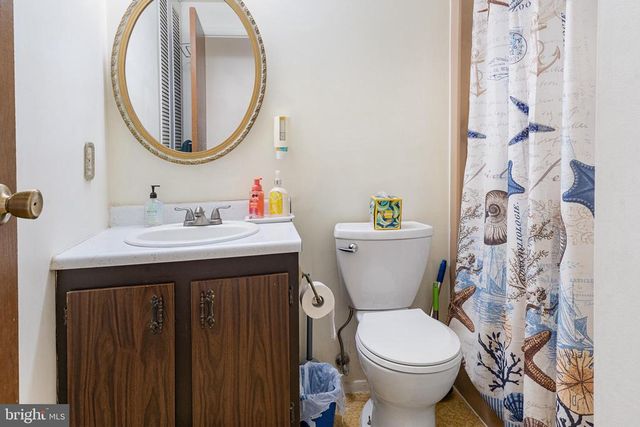 6439 LANCASTER DR, Warrenton, VA 20187