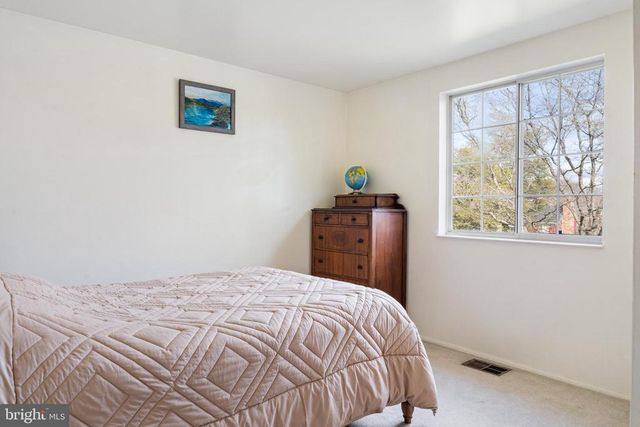 6439 LANCASTER DR, Warrenton, VA 20187
