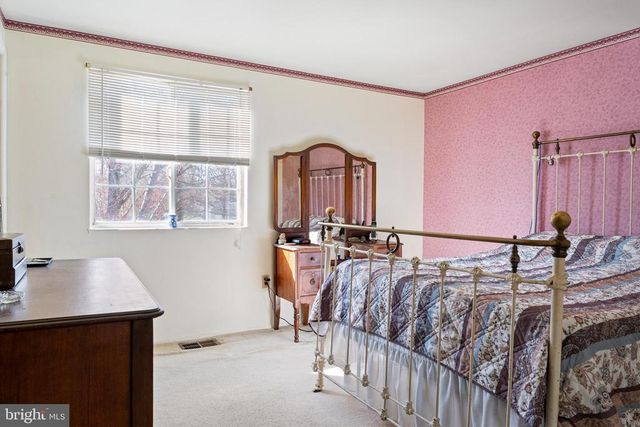 6439 LANCASTER DR, Warrenton, VA 20187