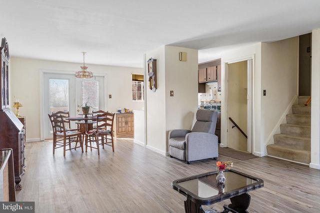 6439 LANCASTER DR, Warrenton, VA 20187