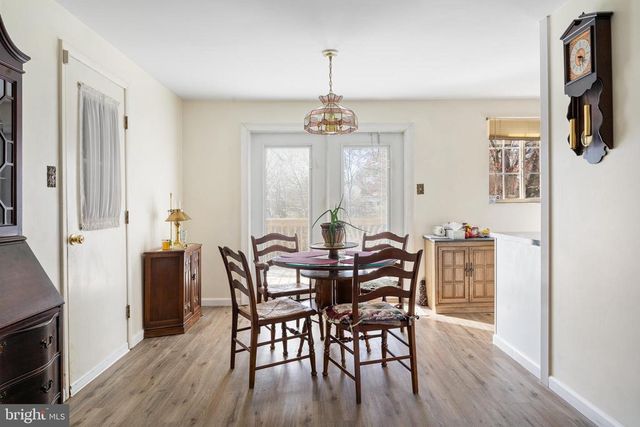 6439 LANCASTER DR, Warrenton, VA 20187