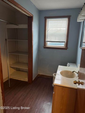 4019 Lomond Dr, Louisville, KY 40216