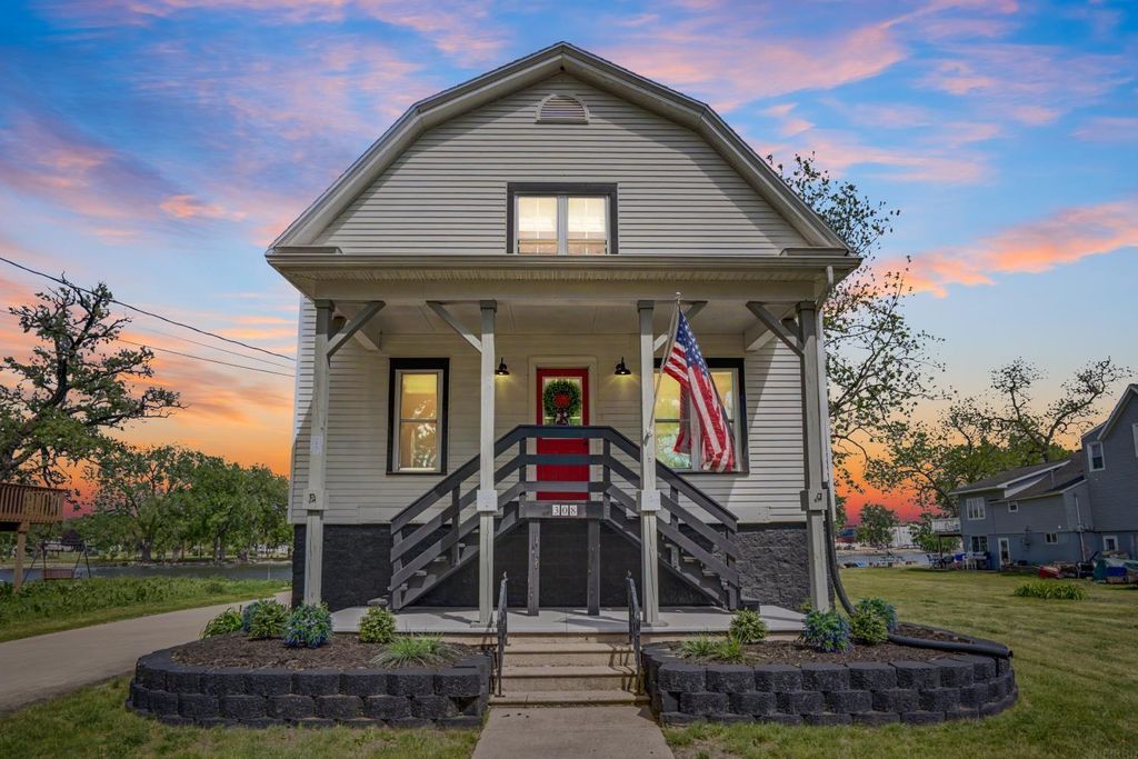 308 NW 4th Avenue, Independence, IA 50644