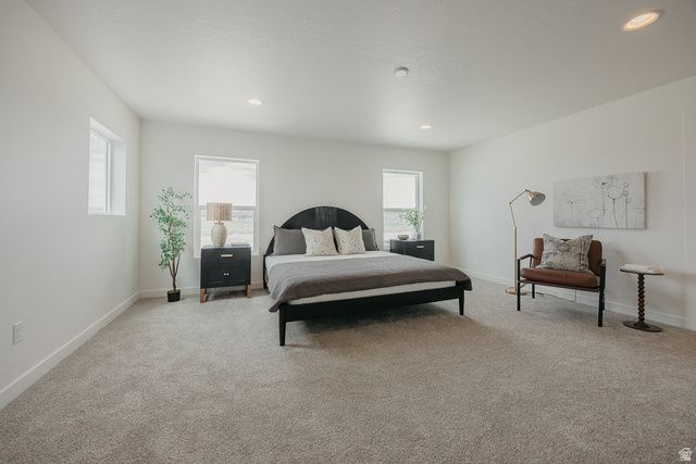 5233 S PARAMOUNT DR, Riverdale, UT 84405