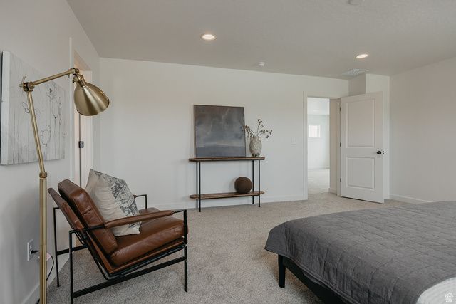 5233 S PARAMOUNT DR, Riverdale, UT 84405