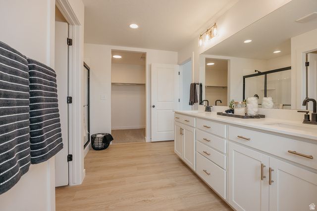 5233 S PARAMOUNT DR, Riverdale, UT 84405