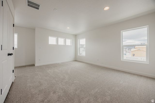 5233 S PARAMOUNT DR, Riverdale, UT 84405