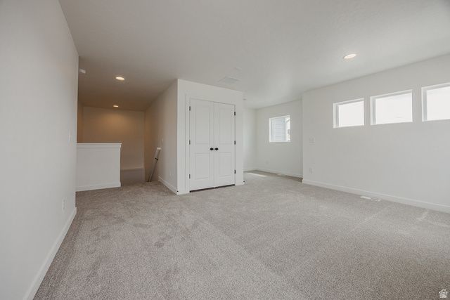 5233 S PARAMOUNT DR, Riverdale, UT 84405
