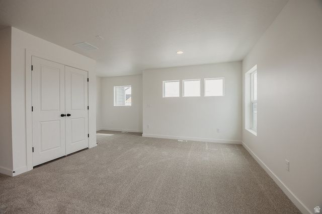 5233 S PARAMOUNT DR, Riverdale, UT 84405