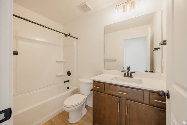 5233 S PARAMOUNT DR, Riverdale, UT 84405