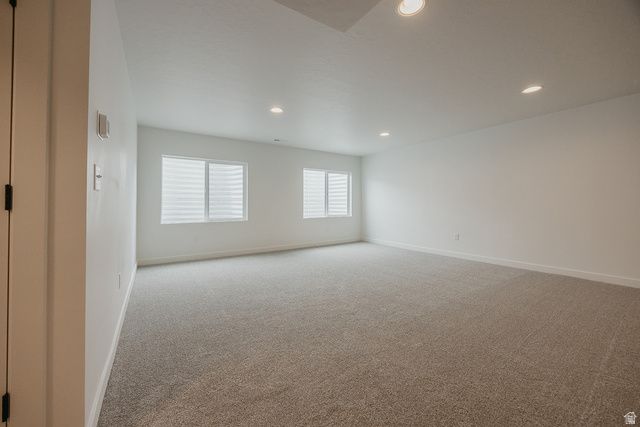 5233 S PARAMOUNT DR, Riverdale, UT 84405