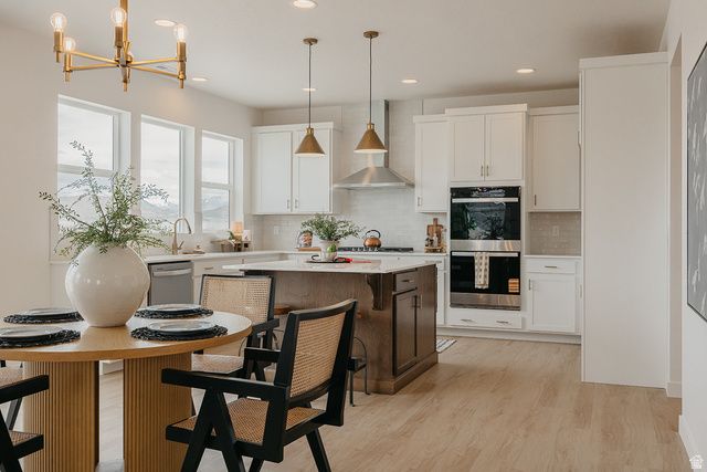 5233 S PARAMOUNT DR, Riverdale, UT 84405