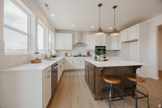 5233 S PARAMOUNT DR, Riverdale, UT 84405