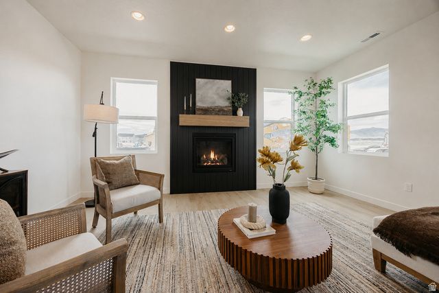5233 S PARAMOUNT DR, Riverdale, UT 84405