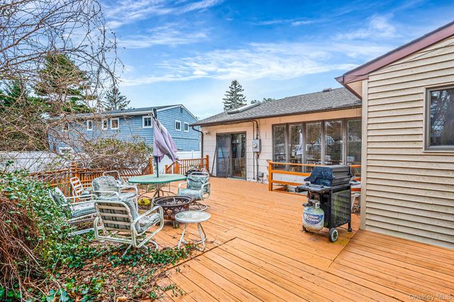 194 Central Park Road, Plainview, NY 11803