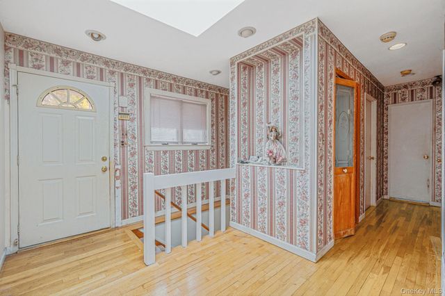 194 Central Park Road, Plainview, NY 11803